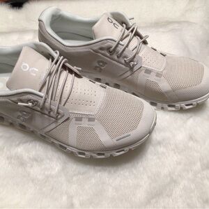 On cloud 5 tennis shoes